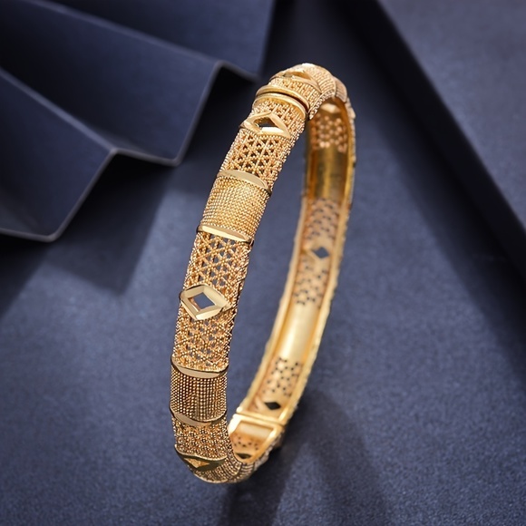 24K Gold-Plated Luxury Cuff Bangle - A Fusion of Urban Fashion - Picture 2 of 6
